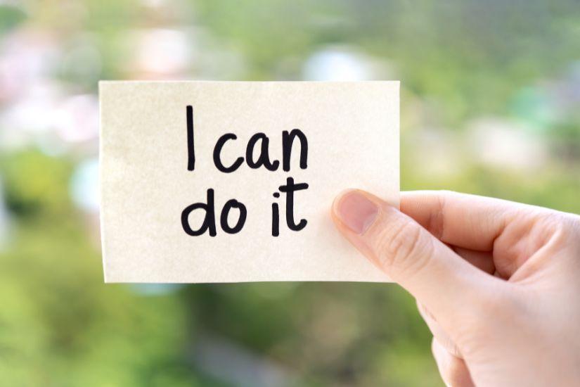 Sie kann deine Stimmung und Einstellung zum Tag positiv beeinflussen. Ein Notizzettel, auf dem "Ich kann es!" geschrieben steht.