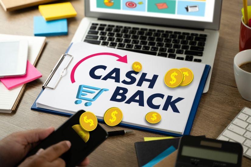 Melde dich bei Cashback-Programmen an und nutze Gutscheine bei deinen Einkäufen. Computer mit Cashback.